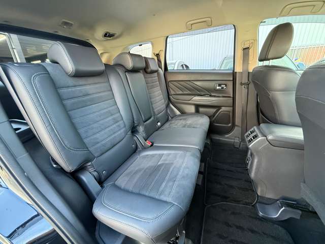 三菱 アウトランダーＰＨＥＶ ２．４ Ｇ ４ＷＤ H30年 (近畿) 99