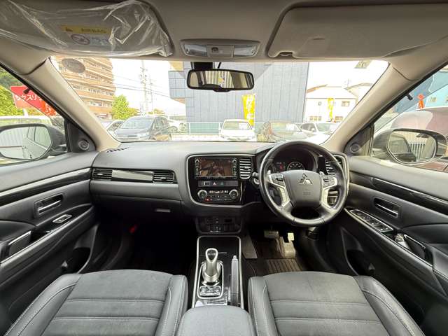 三菱 アウトランダーＰＨＥＶ ２．０ Ｇ ナビパッケージ ４ＷＤ H27年 (近畿) 99
