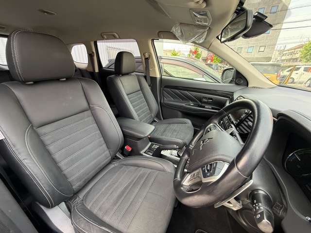 三菱 アウトランダーＰＨＥＶ ２．０ Ｇ ナビパッケージ ４ＷＤ H27年 (近畿) 99