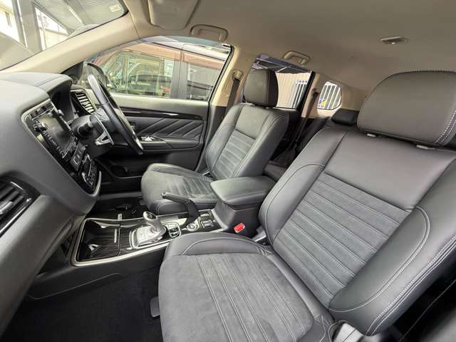 三菱 アウトランダーＰＨＥＶ ２．０ Ｇ ナビパッケージ ４ＷＤ H27年 (近畿) 99