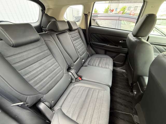 三菱 アウトランダーＰＨＥＶ ２．０ Ｇ ナビパッケージ ４ＷＤ H27年 (近畿) 99