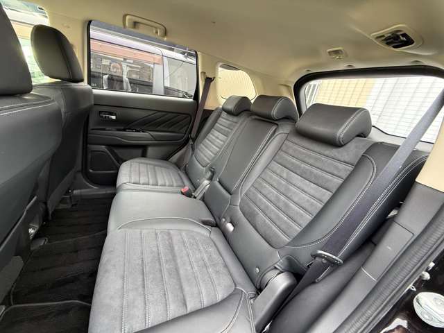 三菱 アウトランダーＰＨＥＶ ２．０ Ｇ ナビパッケージ ４ＷＤ H27年 (近畿) 99