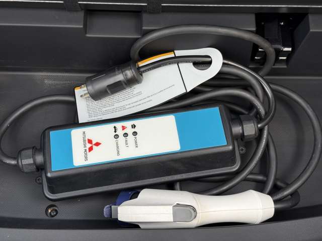 三菱 アウトランダーＰＨＥＶ ２．０ Ｇ ナビパッケージ ４ＷＤ H27年 (近畿) 99