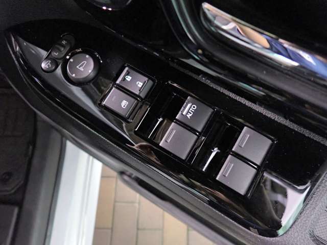 ホンダ Ｎ　ＢＯＸ カスタム ６６０ Ｌ R4年 (近畿) 99