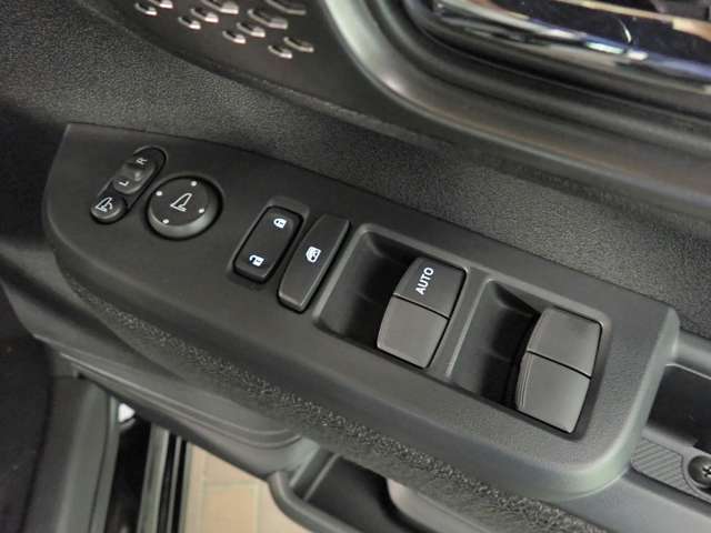 ホンダ Ｎ　ＢＯＸ カスタム ６６０ R8年 (近畿) 99