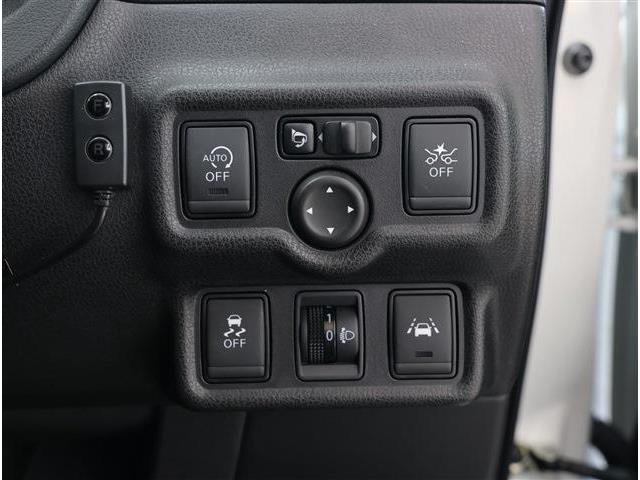日産 ノート １．２ Ｘ H29年 (東海) 99