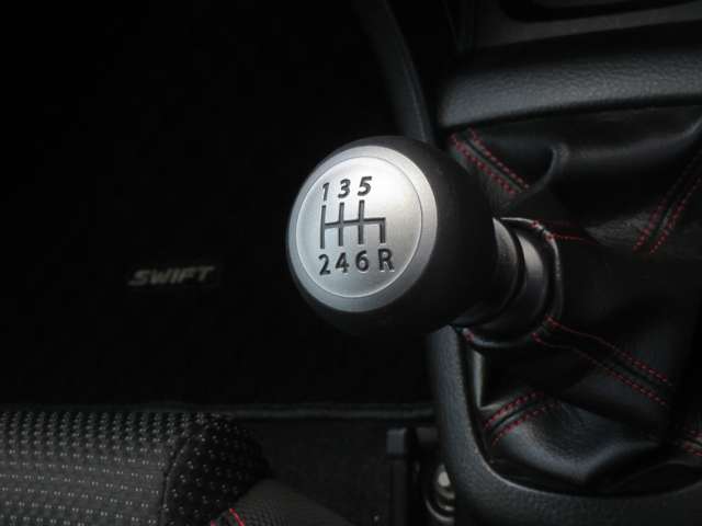 スズキ スイフト １．６ スポーツ H25年 (関東) 99
