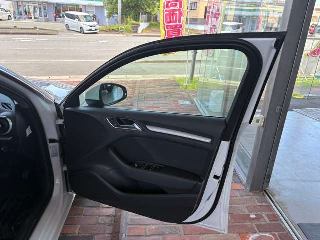 アウディ Ａ３　スポーツバック １．４　ＴＦＳＩ H29年 (九州・沖縄) 99