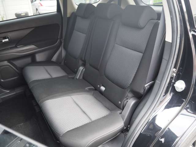 三菱 アウトランダー ２．４ ２４Ｇ セーフティパッケージ ４ＷＤ H28年 (甲信越・北陸) 99