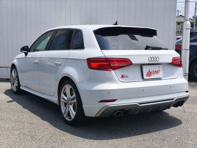 アウディ Ｓ３　スポーツバック ２．０ ４ＷＤ R2年 (近畿) 99