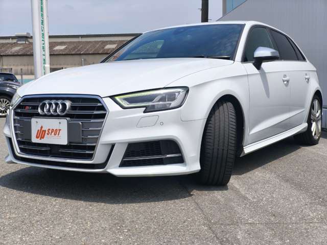 アウディ Ｓ３　スポーツバック ２．０ ４ＷＤ R2年 (近畿) 99