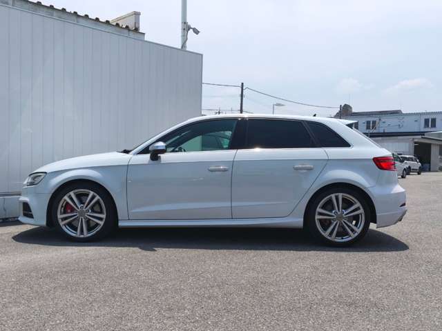 アウディ Ｓ３　スポーツバック ２．０ ４ＷＤ R2年 (近畿) 99
