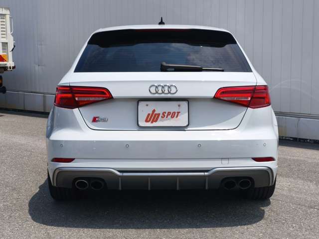 アウディ Ｓ３　スポーツバック ２．０ ４ＷＤ R2年 (近畿) 99