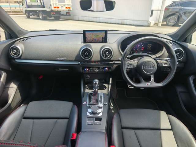 アウディ Ｓ３　スポーツバック ２．０ ４ＷＤ R2年 (近畿) 99