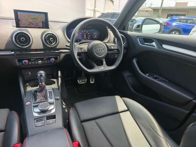 アウディ Ｓ３　スポーツバック ２．０ ４ＷＤ R2年 (近畿) 99