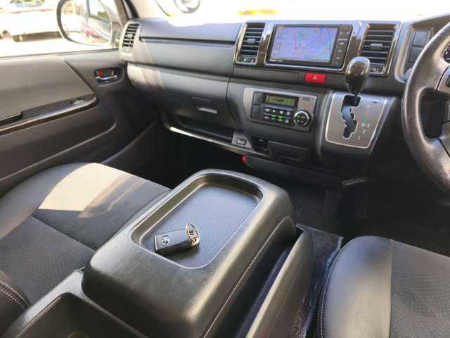 トヨタ レジアスエースバン ３．０ ダークプライム マルチロールトランスポーター タイプＩＩ ロング ディーゼルターボ H28年 (近畿) 99