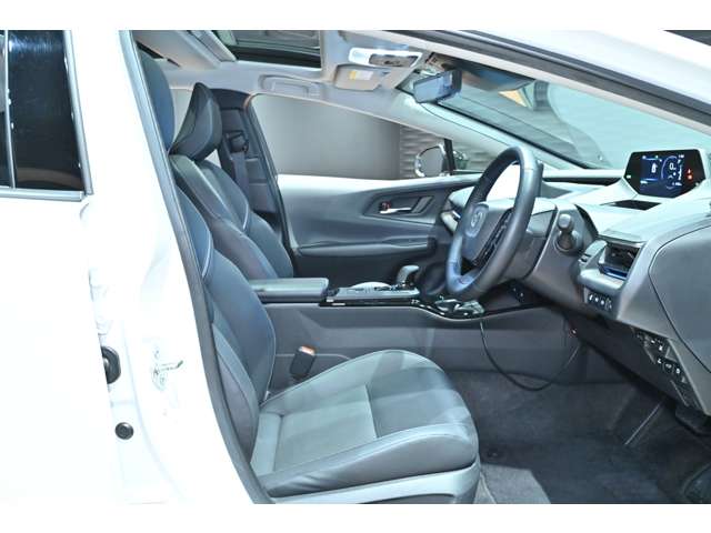 トヨタ プリウス ２．０ Ｚ R5年 (関東) 99