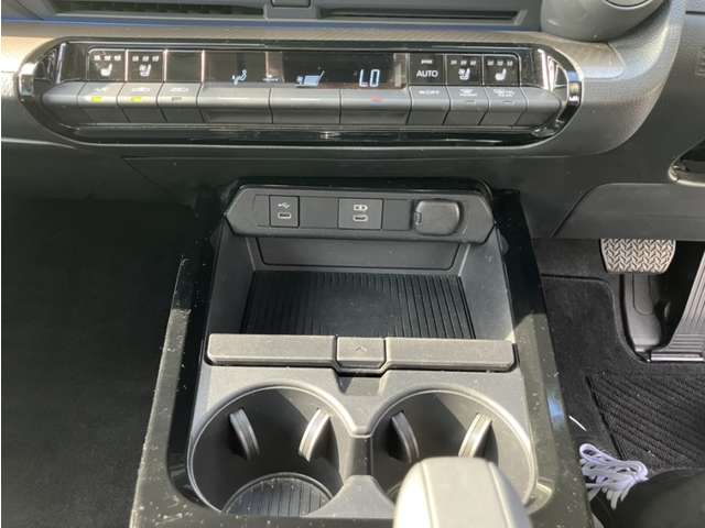 トヨタ プリウス ２．０ Ｚ R5年 (近畿) 99