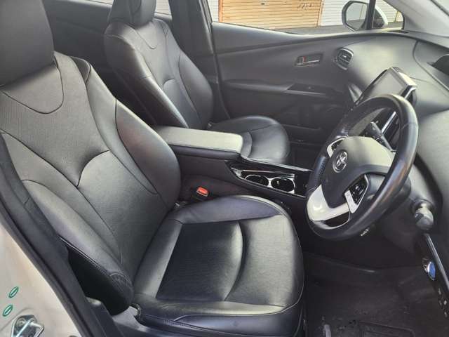 トヨタ プリウスＰＨＶ １．８ Ａ プレミアム H30年 (近畿) 99