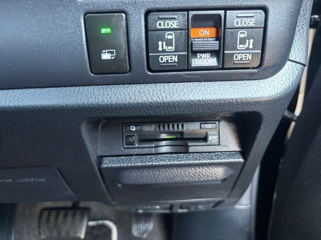 トヨタ ヴォクシー １．８ ハイブリッド ＺＳ 煌 H30年 (中国) 99