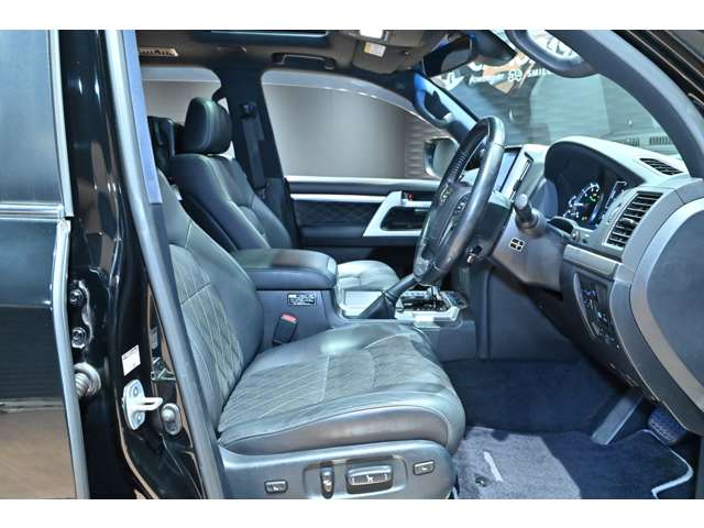 トヨタ ランドクルーザー ４．６ ＺＸ Ｇフロンティア ４ＷＤ H29年 (関東) 99