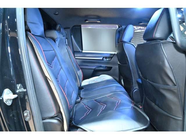 トヨタ ハイラックス ２．４ Ｚ ＧＲスポーツ ディーゼルターボ ４ＷＤ R5年 (関東) 99