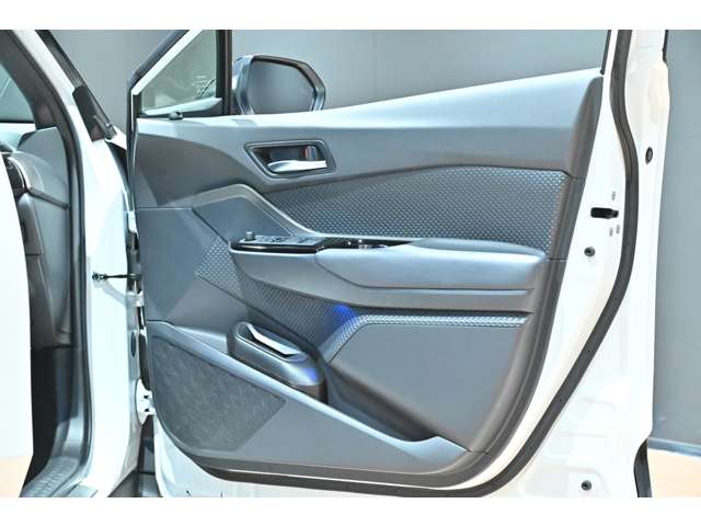 トヨタ Ｃ−ＨＲ ハイブリッド １．８ Ｇ モード ネロ セーフティ プラスＩＩＩ R5年 (関東) 99