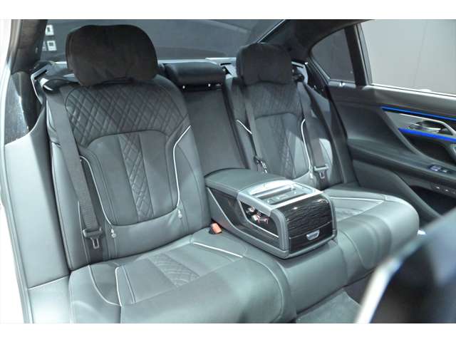 ＢＭＷ ７シリーズ Ｍ７６０ＬＩ Ｘドライブ ４ＷＤ R1年 (関東) 99
