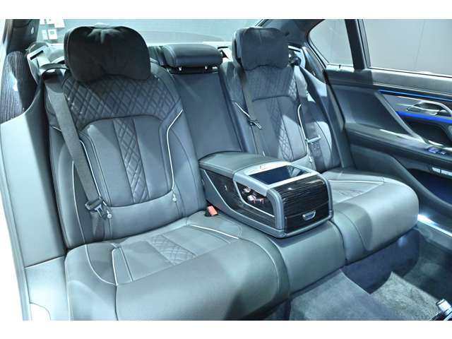 ＢＭＷ ７シリーズ Ｍ７６０ＬＩ Ｘドライブ ４ＷＤ H29年 (関東) 99