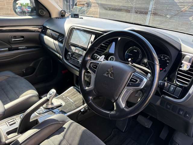 三菱 アウトランダーＰＨＥＶ ２．０ Ｇ セーフティパッケージ ４ＷＤ H27年 (九州・沖縄) 99