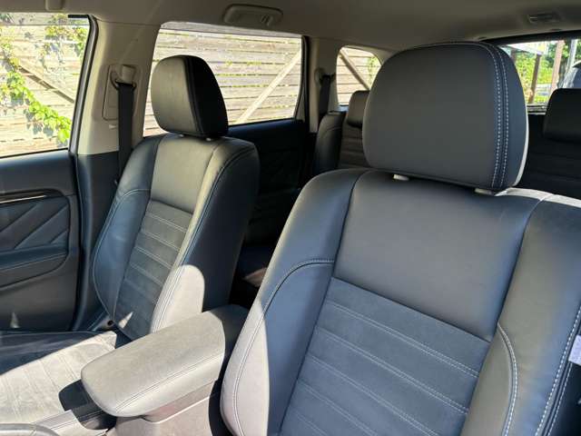 三菱 アウトランダーＰＨＥＶ ２．０ Ｇ セーフティパッケージ ４ＷＤ H27年 (九州・沖縄) 99