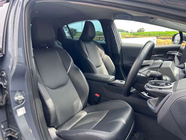 トヨタ プリウス ２．０ Ｚ Ｅ－ＦＯＵＲ ４ＷＤ R5年 (関東) 99