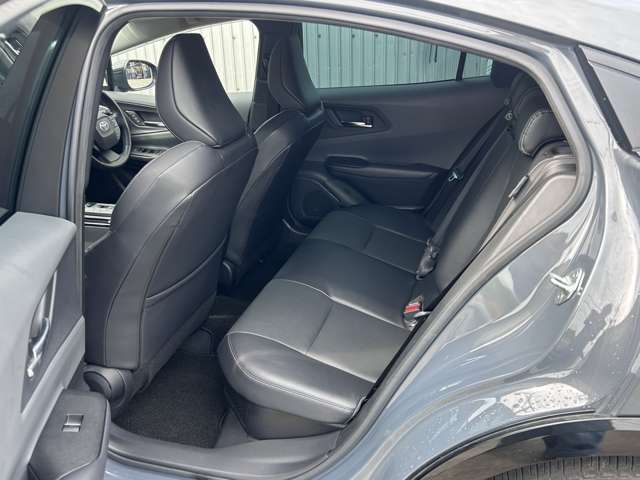 トヨタ プリウス ２．０ Ｚ Ｅ－ＦＯＵＲ ４ＷＤ R5年 (関東) 99