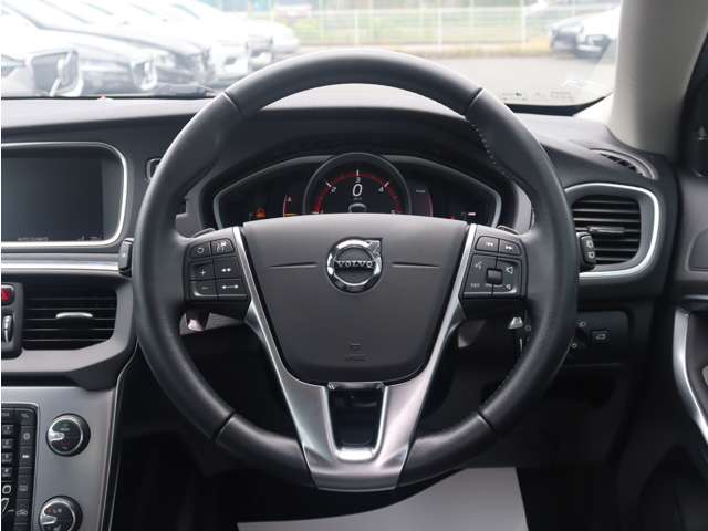 ボルボ Ｖ４０クロスカントリー Ｄ４ ダイナミック エディション ディーゼルターボ H29年 (東海) 99