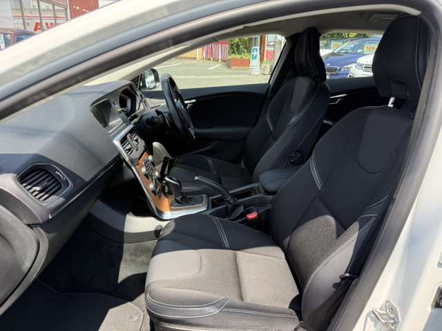 ボルボ Ｖ４０ Ｄ４ モメンタム ディーゼルターボ H28年 (東海) 99