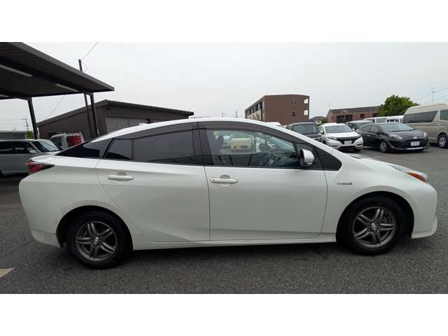 トヨタ プリウス １．８ Ａ H28年 (中国) 99