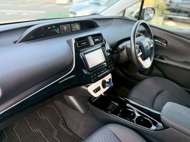 トヨタ プリウス １．８ Ｓ セーフティ プラス H30年 () 99