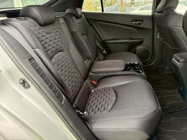 トヨタ プリウスＰＨＶ １．８ Ｓ R1年 () 99