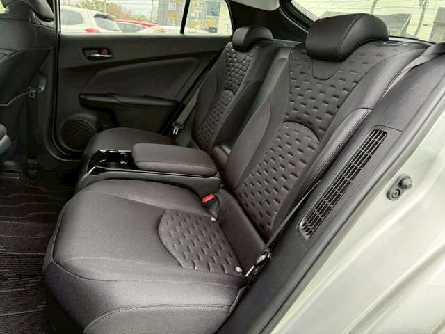トヨタ プリウスＰＨＶ １．８ Ｓ R1年 () 99