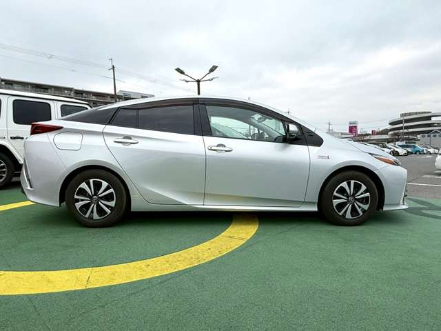 トヨタ プリウスＰＨＶ １．８ Ｓ R1年 () 99