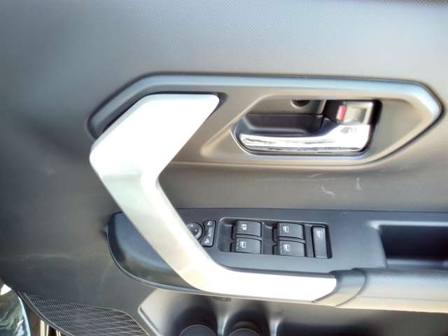 ダイハツ ロッキー １．０ プレミアム Ｇ ４ＷＤ R6年 () 99