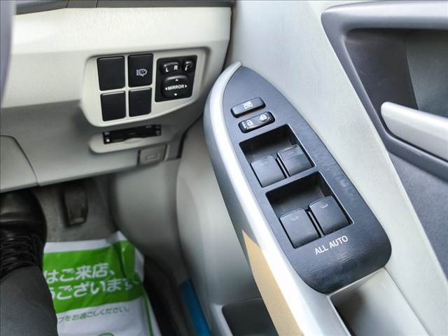 トヨタ プリウス １．８ Ｓ ＬＥＤエディション H23年 (関東) 99
