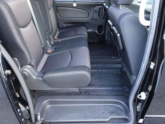 日産 セレナ ２．０ ハイウェイスター Ｓ－ＨＹＢＲＩＤ H25年 (関東) 99