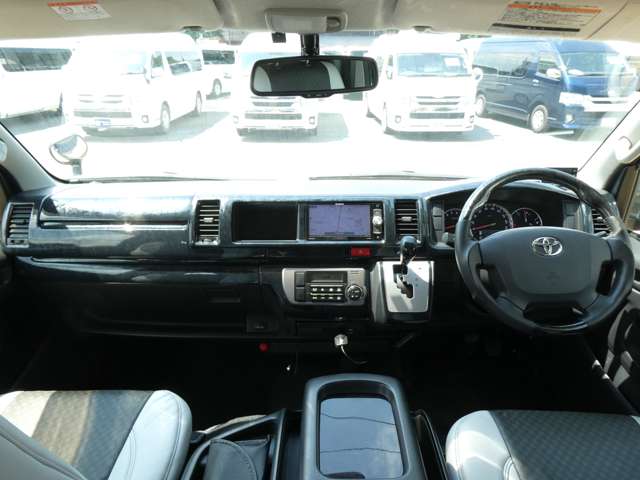 トヨタ ハイエースバン ティピーアウトドアデザイン H29年 (関東) 99