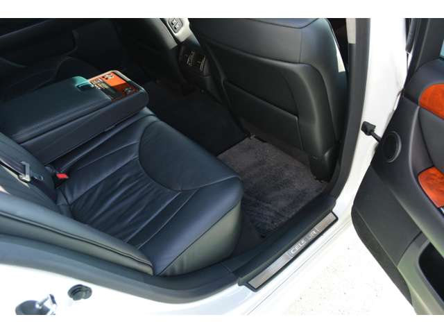 トヨタ セルシオ ４．３ Ｃ仕様 インテリアセレクション H15年 (東海) 99