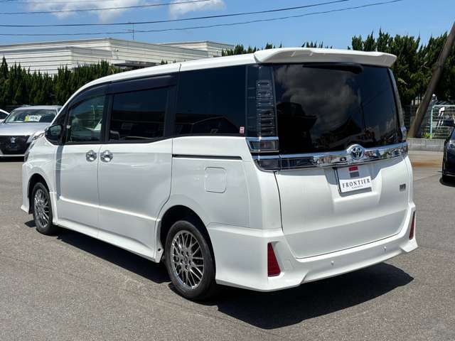 トヨタ ヴォクシー １．８ ハイブリッド ＺＳ 煌ＩＩＩ R3年 (九州・沖縄) 99