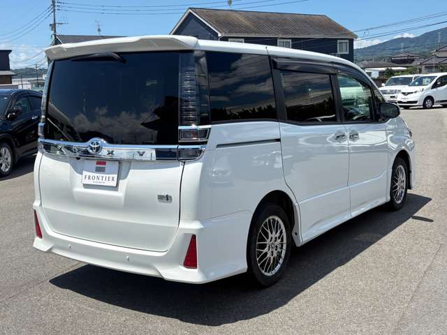 トヨタ ヴォクシー １．８ ハイブリッド ＺＳ 煌ＩＩＩ R3年 (九州・沖縄) 99
