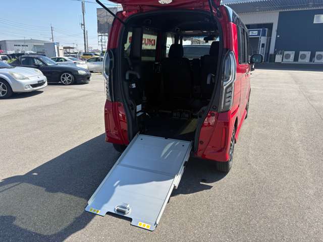 ホンダ Ｎ　ＢＯＸ カスタム ６６０ Ｇ スロープ Ｌ ホンダセンシング 車イス専用装備装着車 ４ＷＤ R1年 (九州・沖縄) 99
