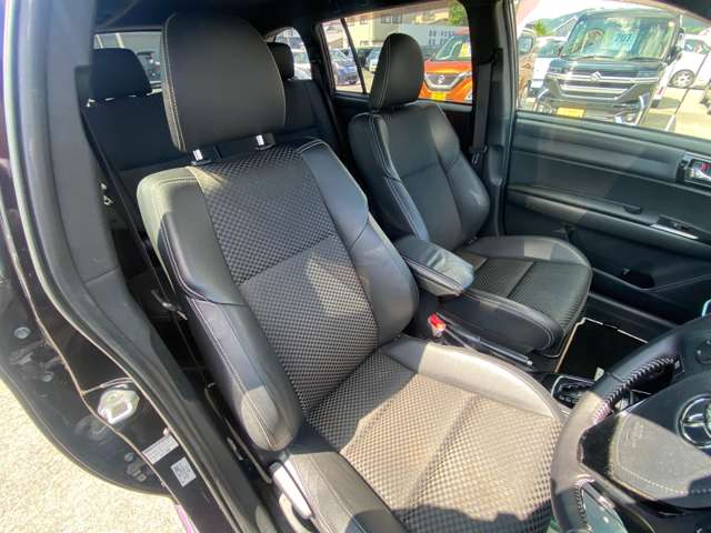 トヨタ カローラフィールダー　ハイブリッド １．５ ハイブリッド Ｇ Ｗ×Ｂ H28年 (九州・沖縄) 99