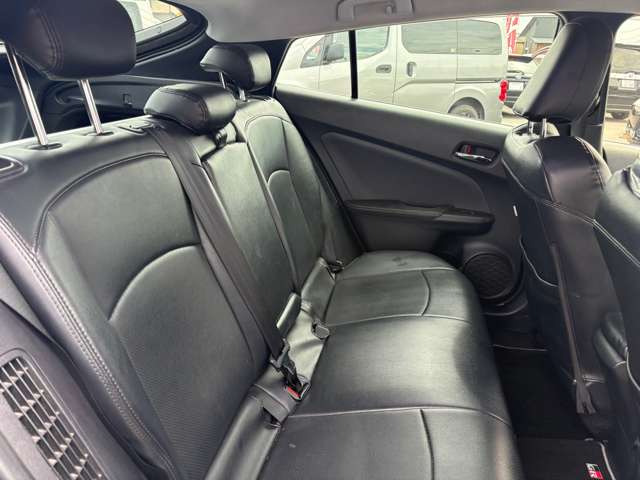 トヨタ プリウスＰＨＶ １．８ Ｓ ＧＲ スポーツ R1年 (九州・沖縄) 99